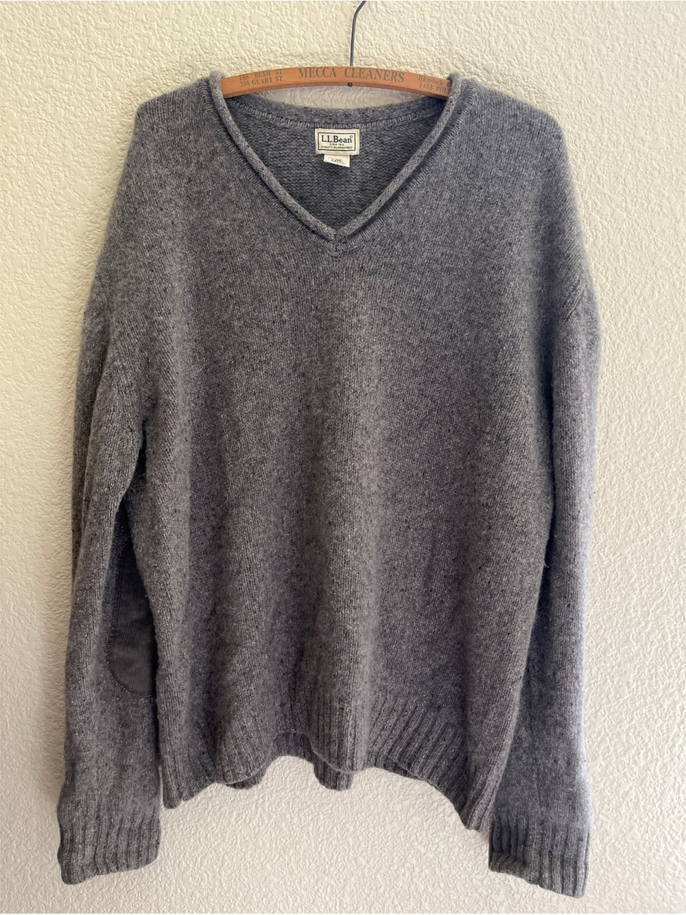 LL Bean Gray Cashmere & Wool V Neck Sweater Men’s Size Large
